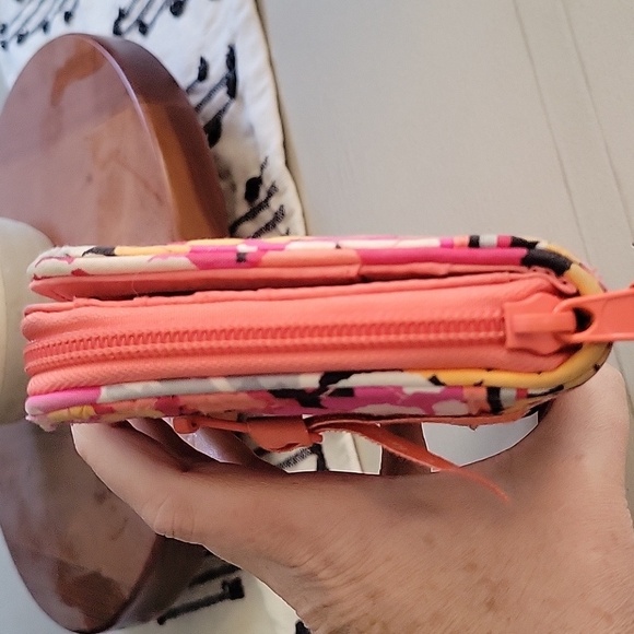 Vera Bradley turnlock Floral Salmon and Pink Women's zip close bifold Wallet - Picture 3 of 8